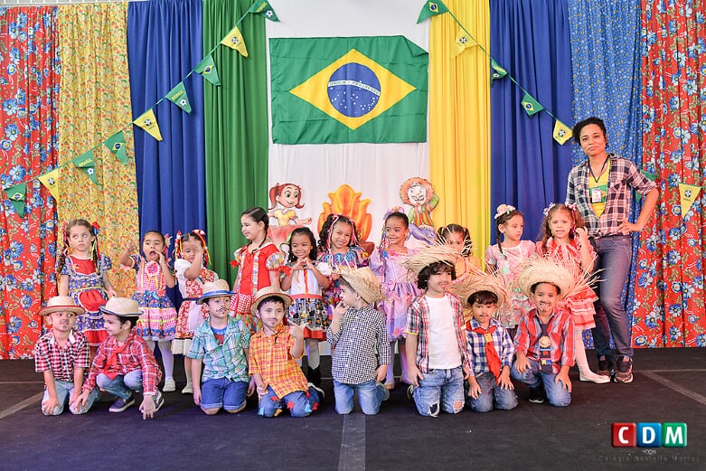 As crianças da Educação Infantil encantando a todos no Arraiá CDM na Copa do Mundo!!